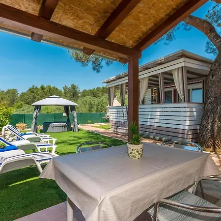 Beautiful Home In Sveti Filip I Jakov With Wifi Nyaraló *