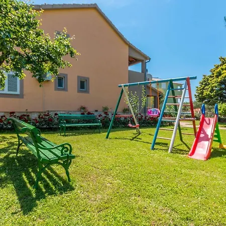 Beautiful Home In Sveti Filip I Jakov With Wifi *