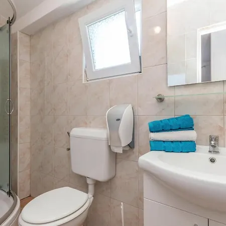 Beautiful Home In Sveti Filip I Jakov With Wifi Casa vacanze *