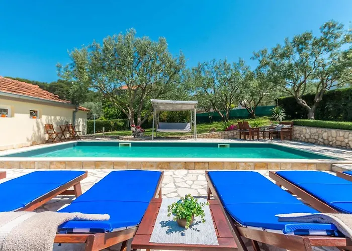 Amazing Home In Sveti Filip I Jakov בית נופש סבטי פיליפ אי ג'קוב