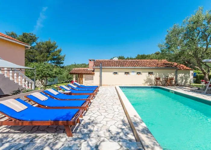 Amazing Home In Sveti Filip I Jakov