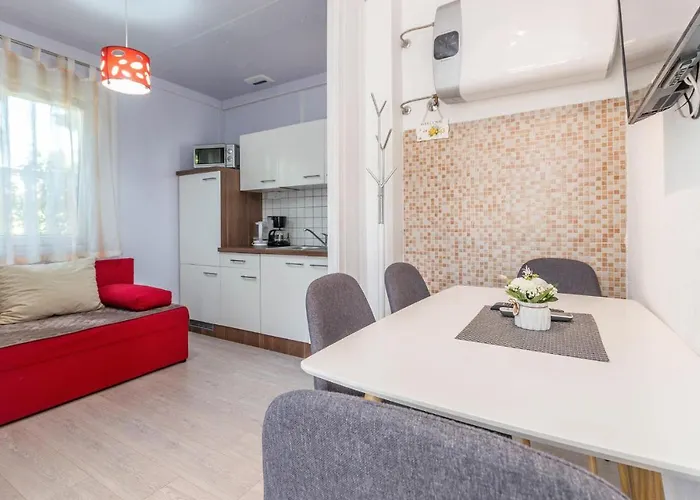 בית נופש Amazing Home In Sveti Filip I Jakov סבטי פיליפ אי ג'קוב