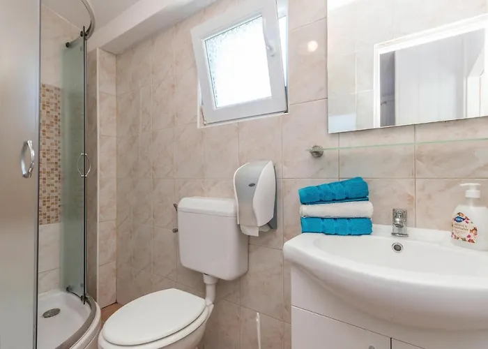 Amazing Home In Sveti Filip I Jakov בית נופש *