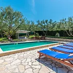 別荘 Beautiful Home In Sveti Filip I Jakov With Wifi