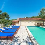 Beautiful Home In Sveti Filip I Jakov With Wifi