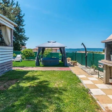 別荘 Beautiful Home In Sveti Filip I Jakov With Wifi *